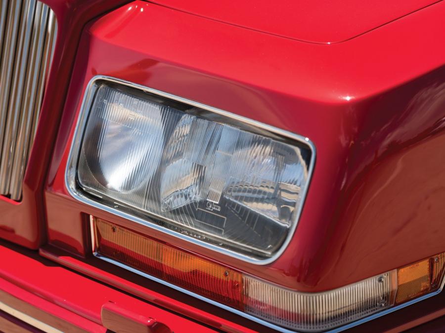 Детали экстерьера Bentley Turbo RL Empress II Coupe by Hooper 1991 года  (фото 30 из 32)